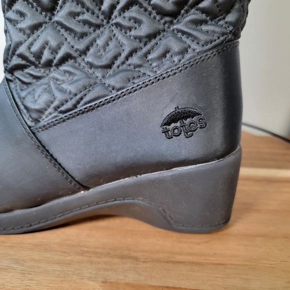 Totes Jonie Womens Black Waterproof Winter Boots Front Zip Insulated Size 8 - Picture 8 of 17